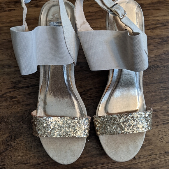 Madden Girl Wedges - Picture 9 of 9